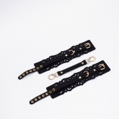 Черный кожаные оковы с узорами и золотистой фурнитурой - Crazy Handmade - купить с доставкой в Калуге