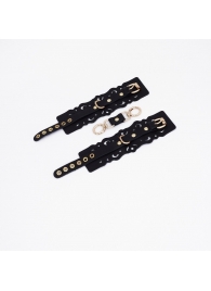 Черные кожаные наручники с узорами и золотистой фурнитурой - Crazy Handmade - купить с доставкой в Калуге