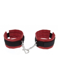 Красно-чёрные полиуретановые наручники Luxurious Handcuffs - Blush Novelties - купить с доставкой в Калуге