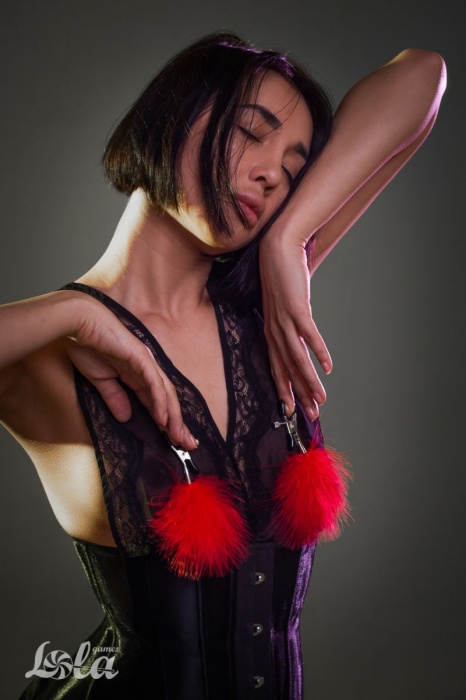 Зажимы на соски с красным пухом Euphoric - Lola Games - купить с доставкой в Калуге